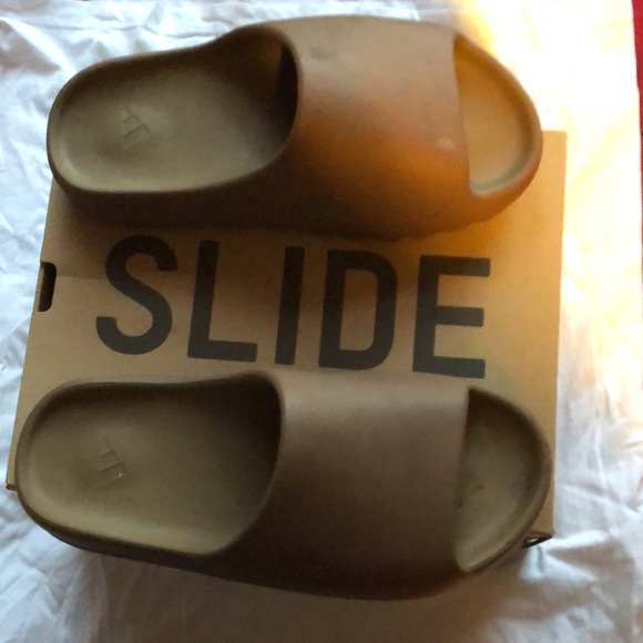 Yeezy slides earth brown for 220